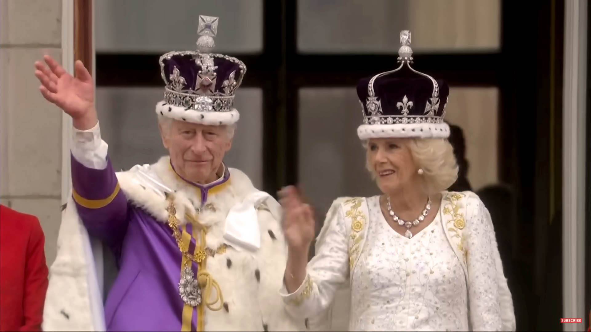 Saluto al pubblico di Re Carlo II e la Regina Camilla il giorno dell'incoronazione (6 maggio 2023)
