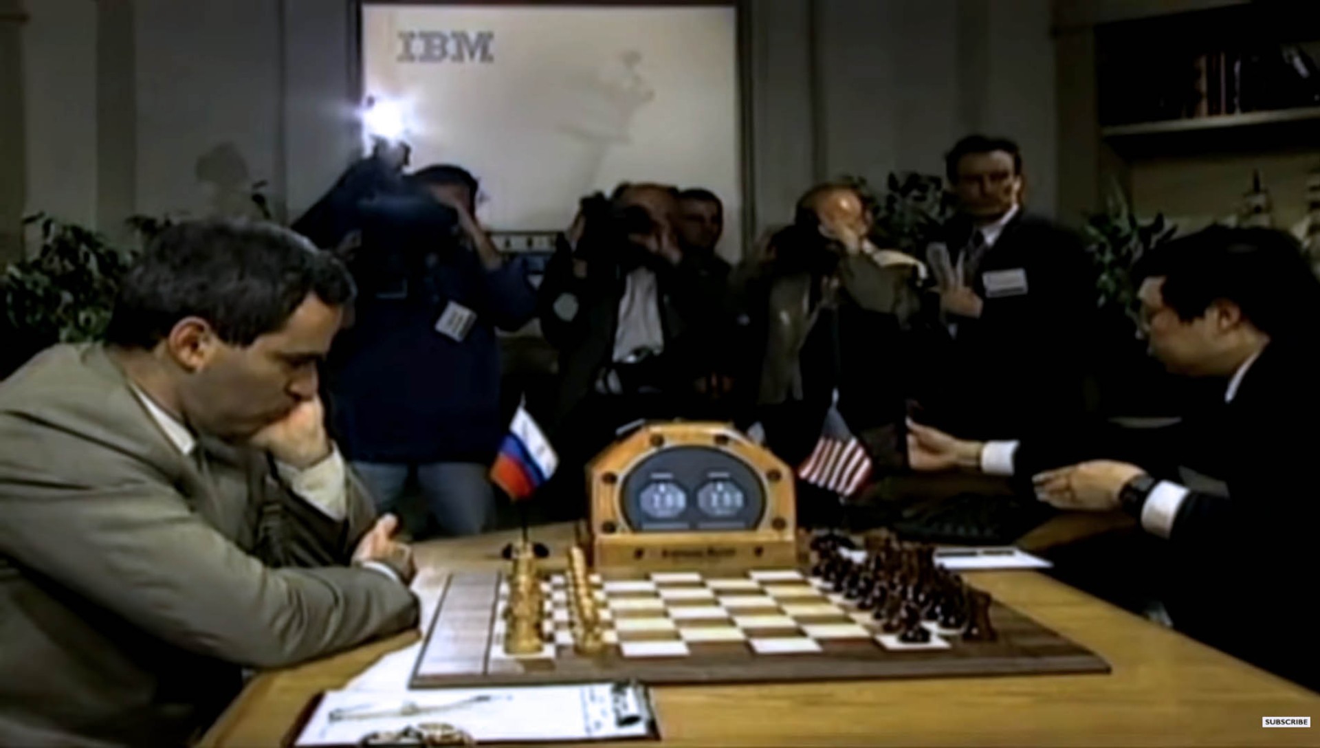 Momento della celebre partita a scacchi nel 1997 tra il campione russo Garry Kasparov e il computer Deep Blue sviluppato da IBM