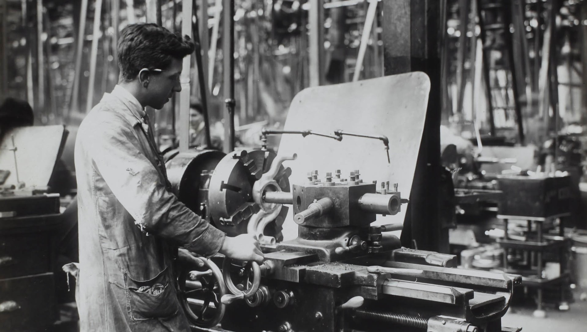 Aero Engine in the Making at D. Napier & Son Ltd facility (England, circa 1918)